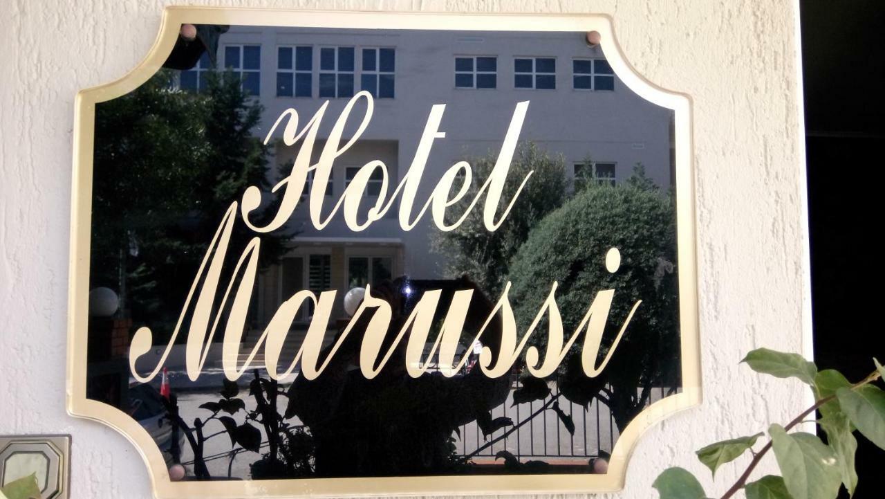 Hotel Maroussi Афины Экстерьер фото